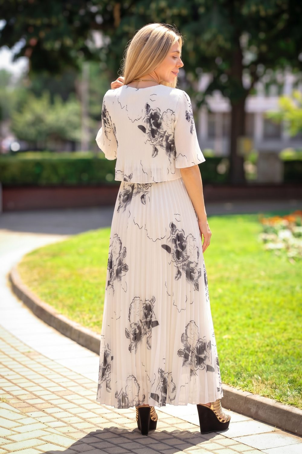 Рокля “Cream Floral Pleats” – дълга рокля солей в екрю с флорален принт арт.1816 - Image 3